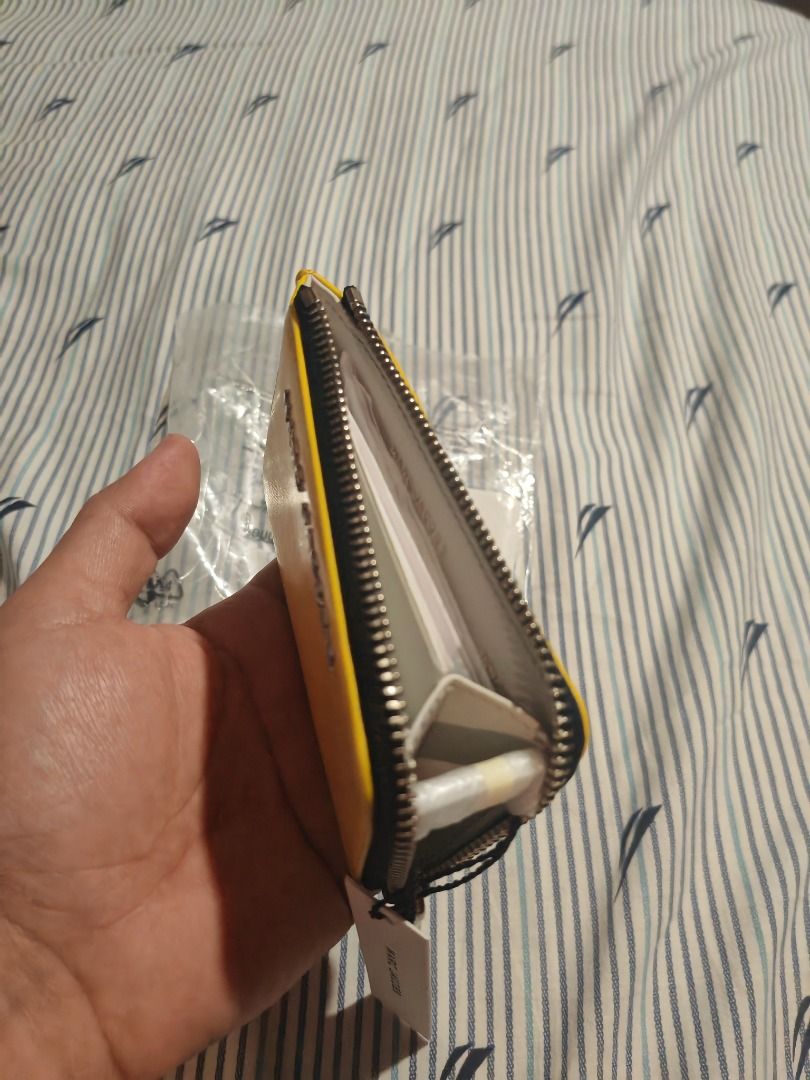 MARC JACOBS wallet (Category: Luxury Bags & Wallets) located in Caloocan City. Submitted by rijentolio24393 (Listing ID 1432334954, Image 3). Description: Interested buyer DM me >>> 09270833521.