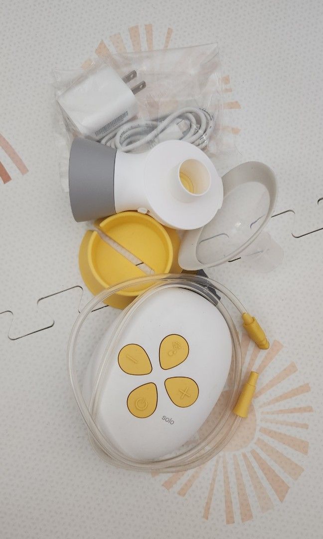 Medela Single Electric Breast Pump (Category: Breastfeeding & Bottle Feeding) located in Quezon City. Submitted by bea_beee (Listing ID 1432228492, Image 2). Description: Purchased from The Parenting Emporium Still in very good condition With Free Medela breastmilk bottles for storage.