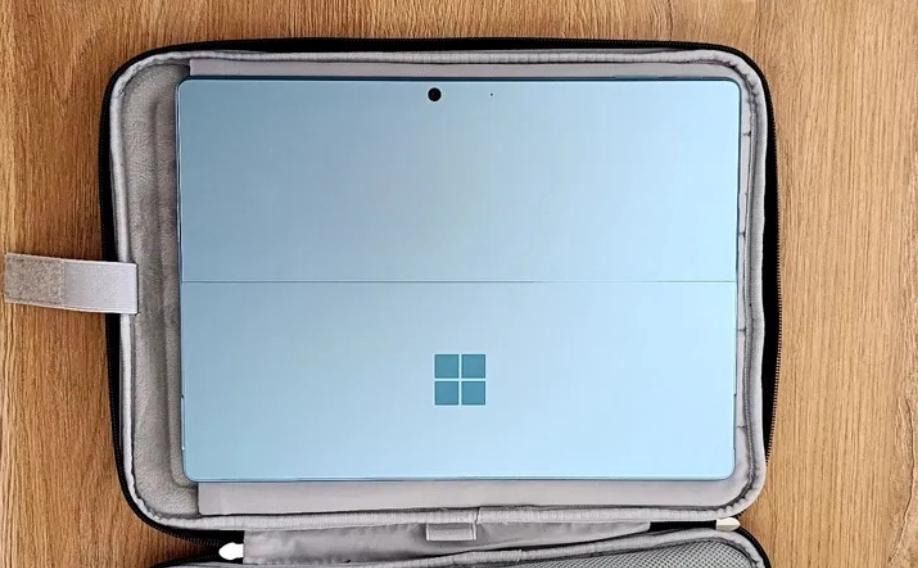 Microsoft Surface 9 pro laptop (Category: Laptops & Notebooks) located in Indanan. Submitted by allseasonselectronics (Listing ID 1432212046, Image 2). Description: I will sell a laptop, very little used, only occasionally for cyber eye, perfect condition, I recommend. - Microsoft Surface Pro 9 laptop - Features a modern and stylish design - Comes with a protective case - Ready for immediate use.
