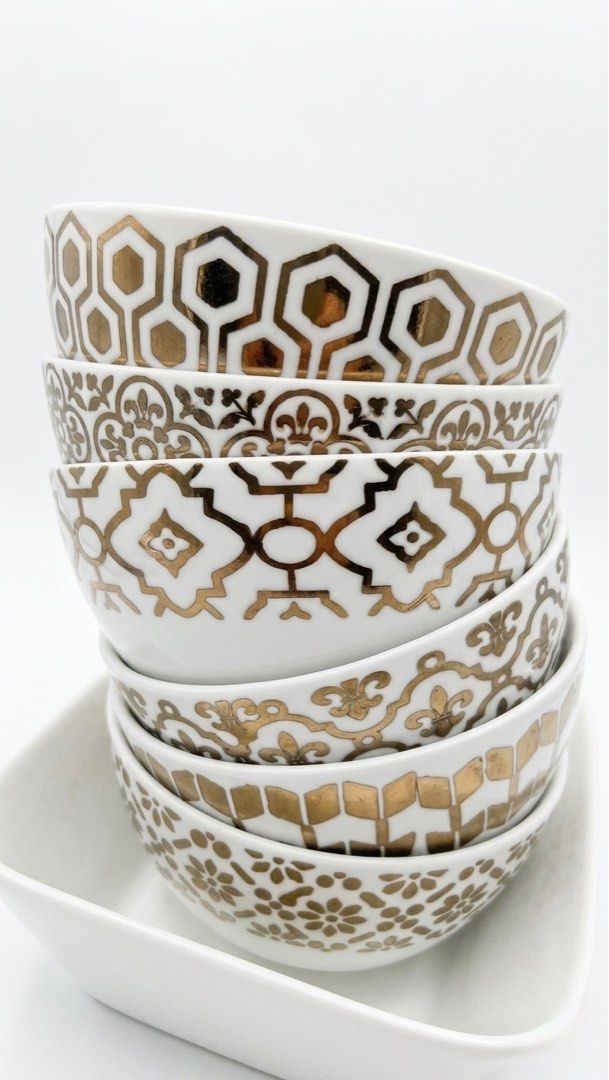 Mikasa Celebration Bowls Stoneware BNEW (Category: Dinnerware & Cutlery) located in Marikina City. Submitted by caseykace (Listing ID 1432258776, Image 2). Description: - Set of 6 ceramic bowls - Intricate gold patterns - Multiple bowls with different designs Extra from pasalubongs from NYC bought for like $40 (₱2300) selling for more than half the price. Pick up in Marikina.