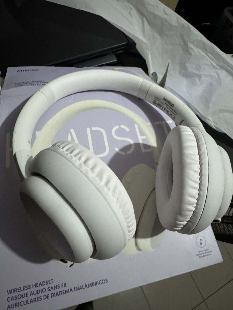Miniso Wireless Headset (Category: Headphones & Headsets) located in Mandaluyong City. Submitted by kendykeyn (Listing ID 1432264883, Image 2). Description: Brand new, opened lang to test if working ang unit. SRP 899.00 - White Miniso wireless headset - Includes original box - Comfortable soft earcups - Padded headband.