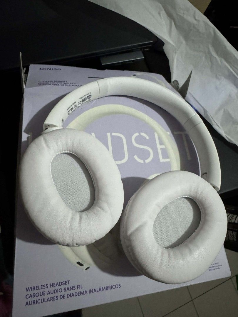 Miniso Wireless Headset (Category: Headphones & Headsets) located in Mandaluyong City. Submitted by kendykeyn (Listing ID 1432264883, Image 3). Description: Brand new, opened lang to test if working ang unit. SRP 899.00 - White Miniso wireless headset - Includes original box - Comfortable soft earcups - Padded headband.
