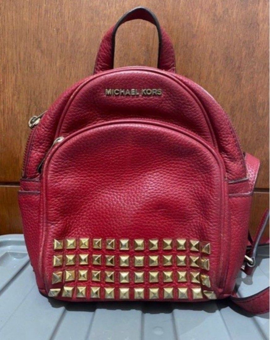 MK authentic (Category: Luxury Bags & Wallets) located in Muntinlupa City. Submitted by jajamd (Listing ID 1432226891, Image 1). Description: This is authentic. No chipping. Walang tuklap. No rusting. Only normal signs of usage. .