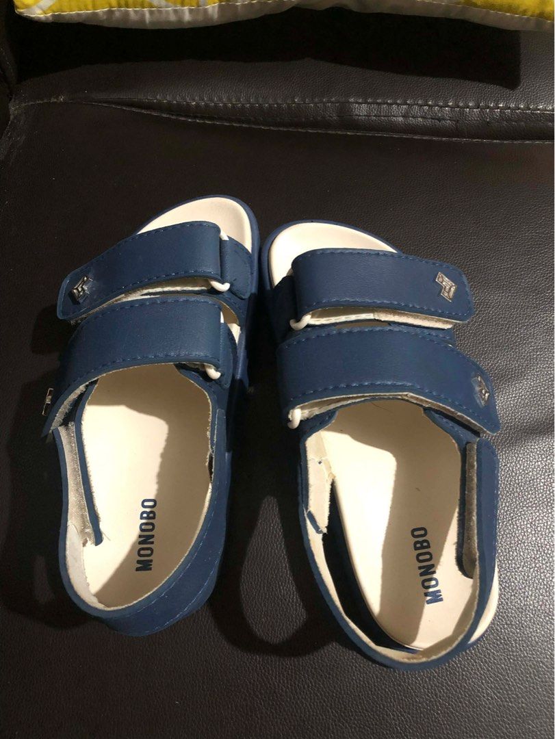 Monobo Nadia in Navy blue (Category: Flats & Sandals) located in Marikina City. Submitted by destashndeclutter (Listing ID 1412260570, Image 1). Description: Used once sa party RFS: mas bet ko talaga white No box na nasira na Size 35 (fits 35-36).