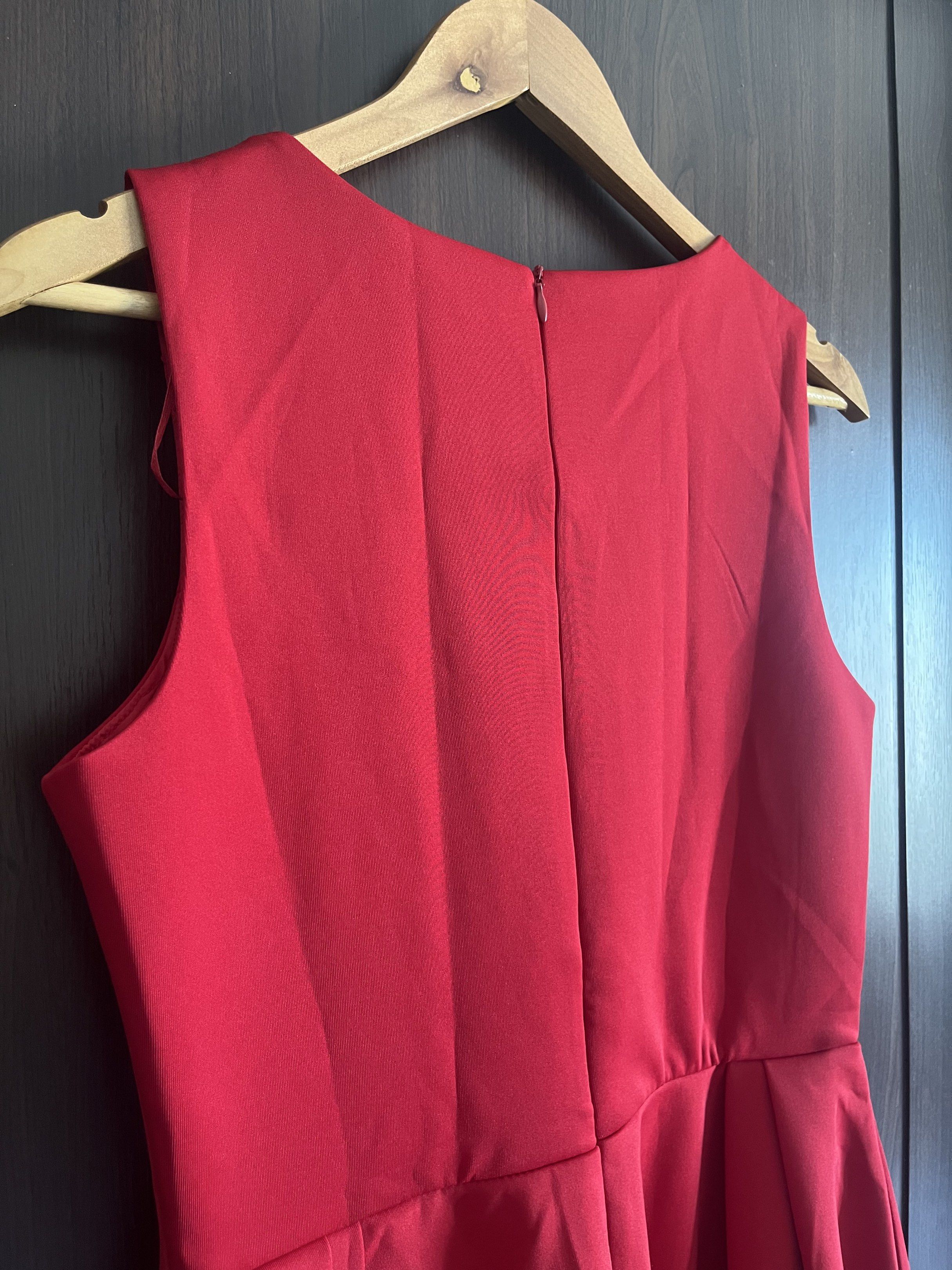 Mossimo Red Dress (Category: Dresses) located in Manila. Submitted by mentone (Listing ID 1432256688, Image 3). Description: - Mossimo red dress - Size: L - Sleeveless design - Fitted bodice - Pleated skirt - Back zipper closure - Versatile for various occasions Chest 34”|Length 36”|waist 28-30” Payment BDO or Gcash .