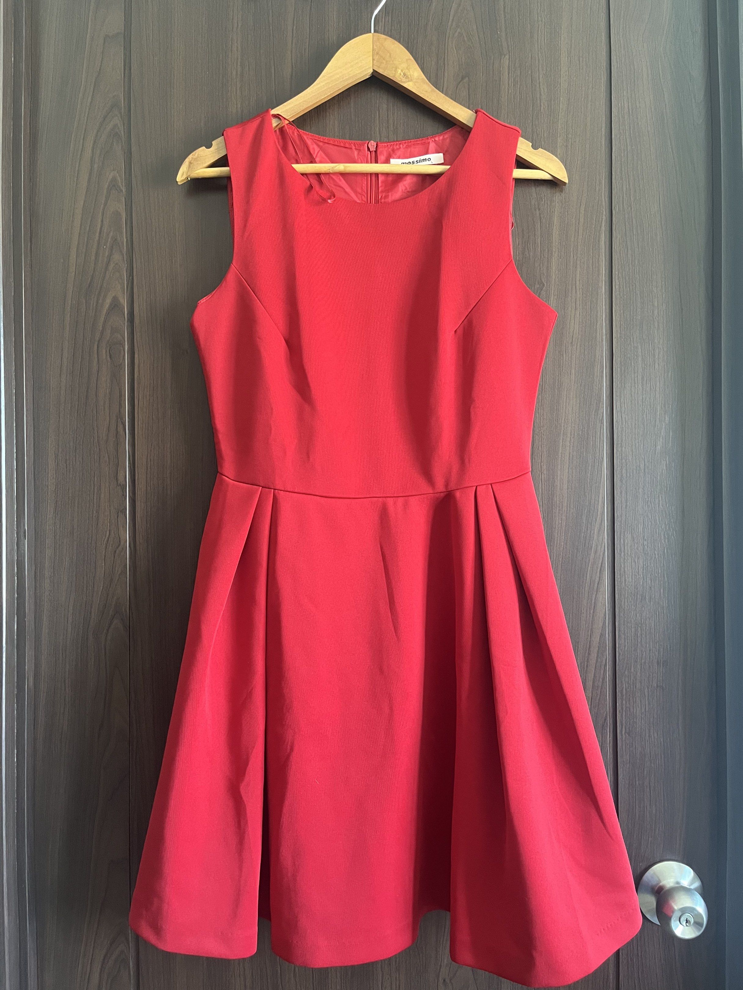 Mossimo Red Dress (Category: Dresses) located in Manila. Submitted by mentone (Listing ID 1432256688, Image 1). Description: - Mossimo red dress - Size: L - Sleeveless design - Fitted bodice - Pleated skirt - Back zipper closure - Versatile for various occasions Chest 34”|Length 36”|waist 28-30” Payment BDO or Gcash .