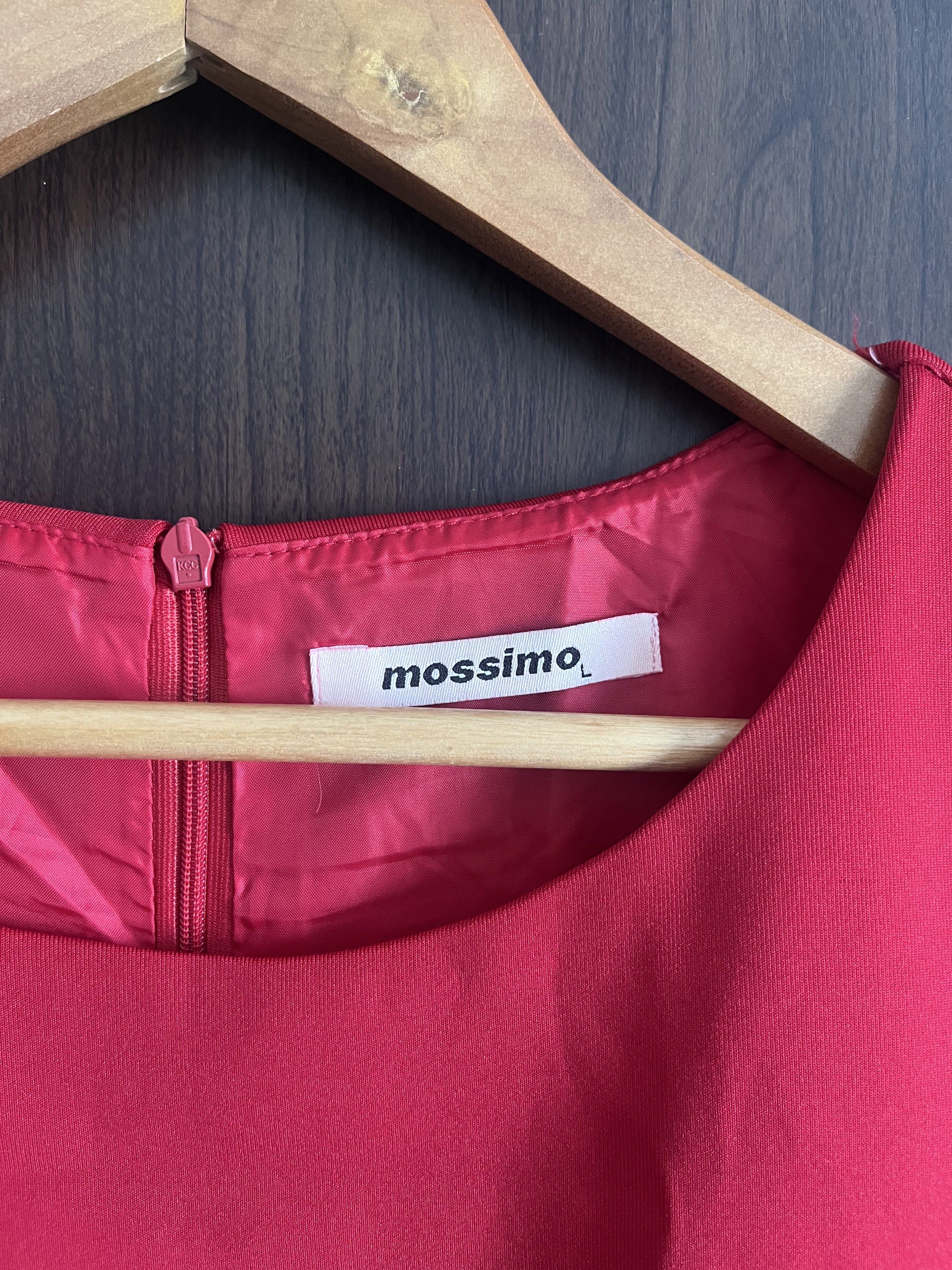 Mossimo Red Dress (Category: Dresses) located in Manila. Submitted by mentone (Listing ID 1432256688, Image 2). Description: - Mossimo red dress - Size: L - Sleeveless design - Fitted bodice - Pleated skirt - Back zipper closure - Versatile for various occasions Chest 34”|Length 36”|waist 28-30” Payment BDO or Gcash .