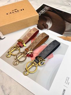 (Category: ) located in . Submitted by fashion.luxe (Listing ID 1432373499, Image 1). Description: .