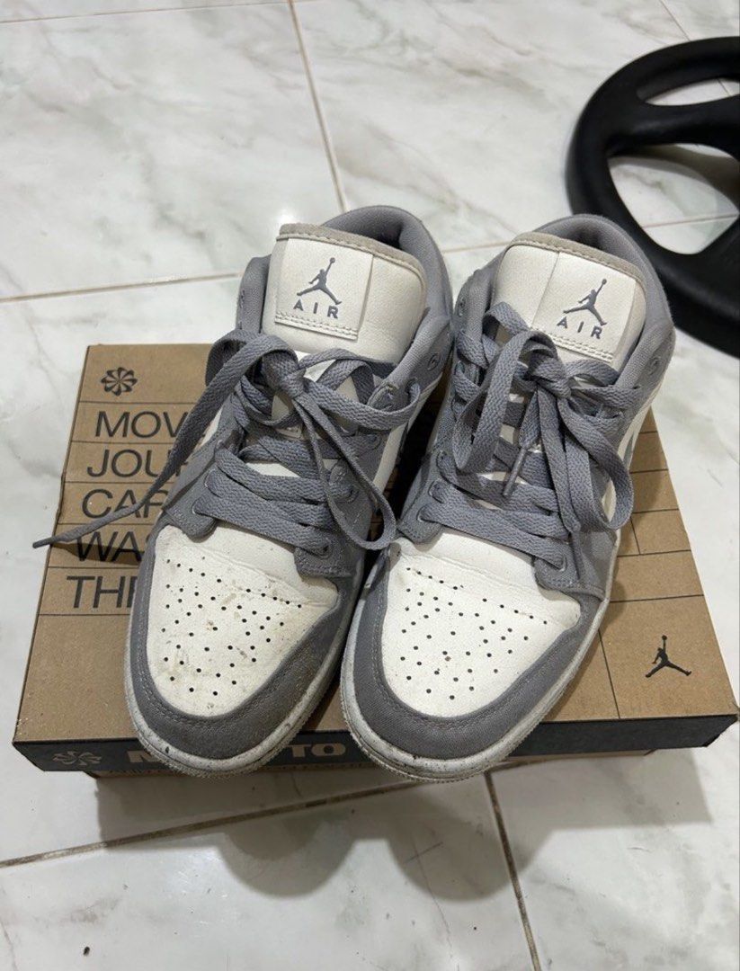 Nike Air Jordan 1 Low (Category: Sneakers) located in Lucena. Submitted by lcndeclutter (Listing ID 1432304182, Image 1). Description: - Nike Air Jordan 1 Low sneakers - Color: Grey and White - Includes original box - Box features "Move to Zero" print - Air Jordan logo on tongue - Iconic Nike swoosh on side 3x lang nasuot.
