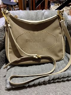 (Category: ) located in . Submitted by tanjnetluxurypreloved (Listing ID 1432298662, Image 1). Description: .