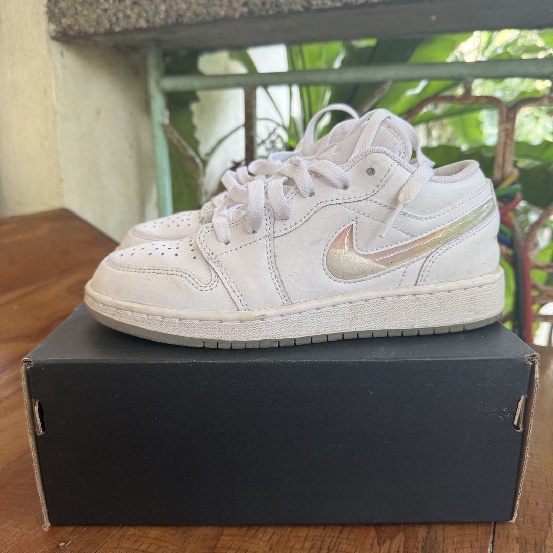 Preloved: Air Jordan Low (GS) (Category: Sneakers) located in Santa. Submitted by thefolklore (Listing ID 1432324857, Image 3). Description: Personal Preloved RFS: Not using it anymore Size: 4Y/23cm.