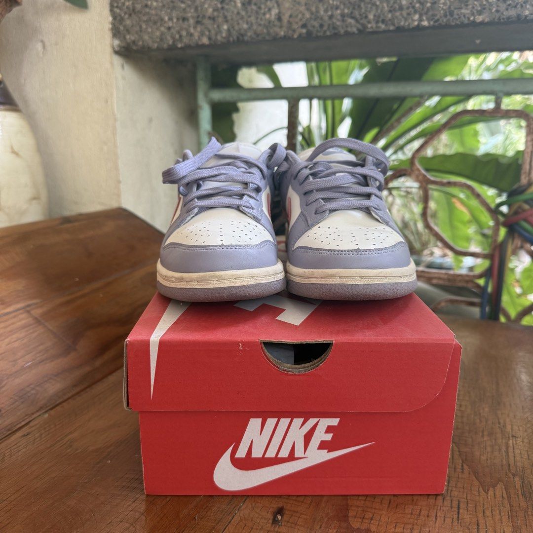 Preloved: Nike Dunk Low (Category: Sneakers) located in Santa. Submitted by thefolklore (Listing ID 1432325938, Image 2). Description: Personal Preloved Size: US 6/23 cm RFS: Not using it anymore Actual photos posted.
