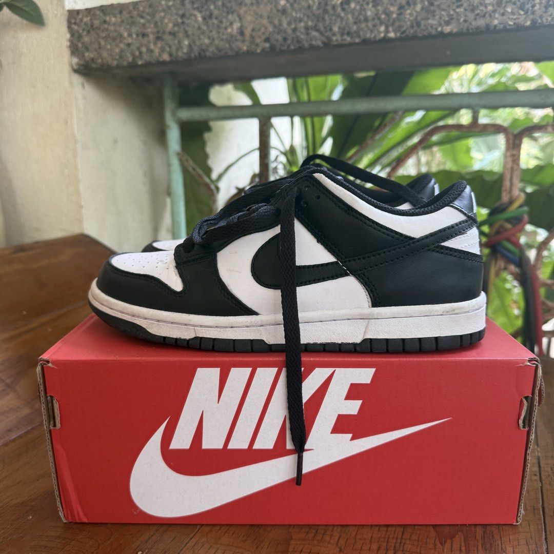 Preloved: Nike Dunk Low (GS) (Category: Sneakers) located in Santa. Submitted by thefolklore (Listing ID 1432326445, Image 3). Description: Personal Preloved Size: 5Y/ 23.5 cm RFS:Not using it anymore Actual photos posted.