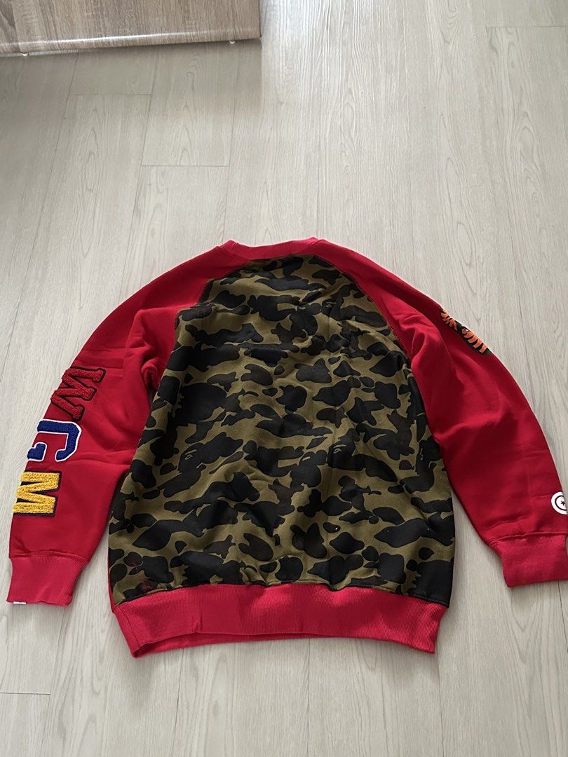Pull over (Category: Coats, Jackets and Outerwear) located in Singapore. Submitted by lch1816 (Listing ID 1432273791, Image 3). Description: Brand new .