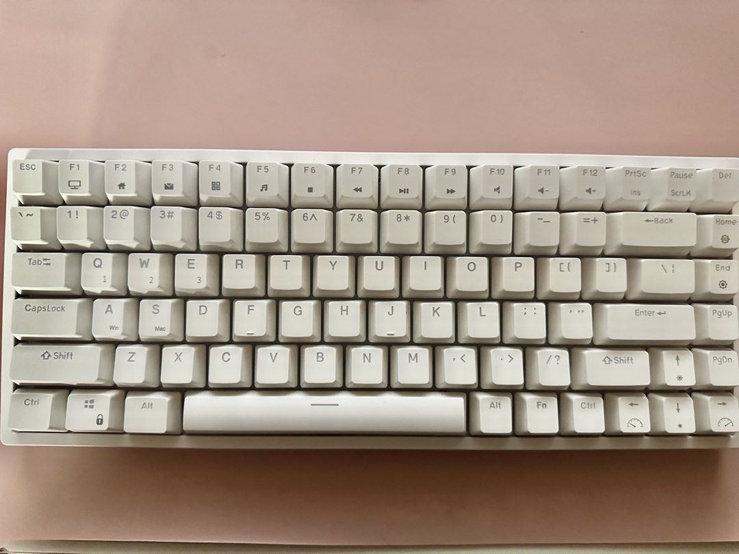 Royal Kludge keycaps (Category: Computer Keyboard) located in Manila. Submitted by prelovedbylarz27 (Listing ID 1432219295, Image 1). Description: 84 keys complete.
