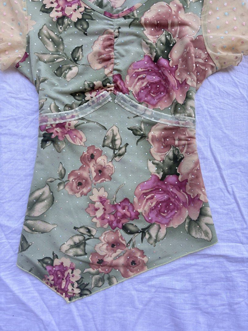 Sage Green Floral Asymmetrical Top (Category: Blouses) located in Tarlac. Submitted by lucyfinds (Listing ID 1432260092, Image 2). Description: .