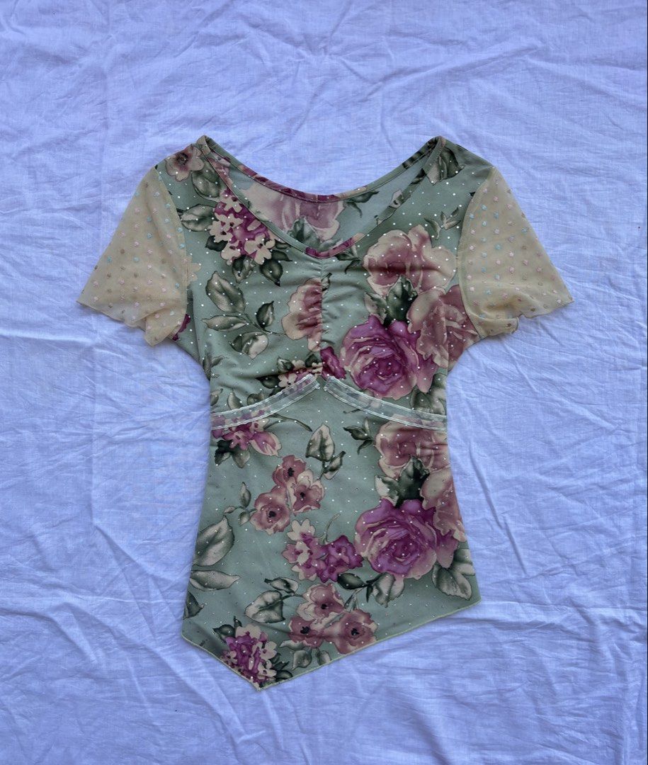 Sage Green Floral Asymmetrical Top (Category: Blouses) located in Tarlac. Submitted by lucyfinds (Listing ID 1432260092, Image 1). Description: .