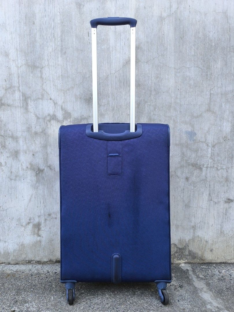 Samsonite Blue Rolling Luggage with TSA Lock (Category: Luggage) located in Cabatuan. Submitted by kulas799 (Listing ID 1432282828, Image 3). Description: Samsonite luggage 26x15x9 medium - Retractable handle - Front zippered pocket - TSA-approved lock - Interior mesh compartment and straps issue: minor sign of usage for only ₱2,800 + shipping fee.