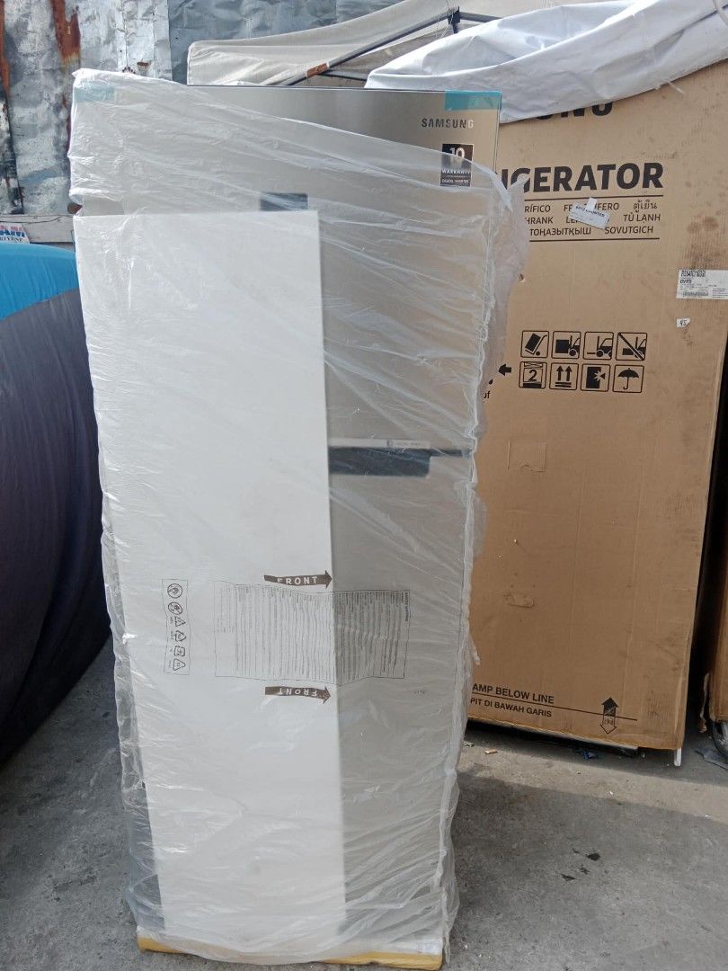 Samsung Inverter Ref (Category: Other Kitchen Appliances) located in Manila. Submitted by carou51104 (Listing ID 1432262690, Image 1). Description: For Sale : Samsung 2Door Ref * 13cubic ft. * No frost * Digital Inverter * Brandnew mall pull out * No issue Just message or call to 09164904661. Manila , location.
