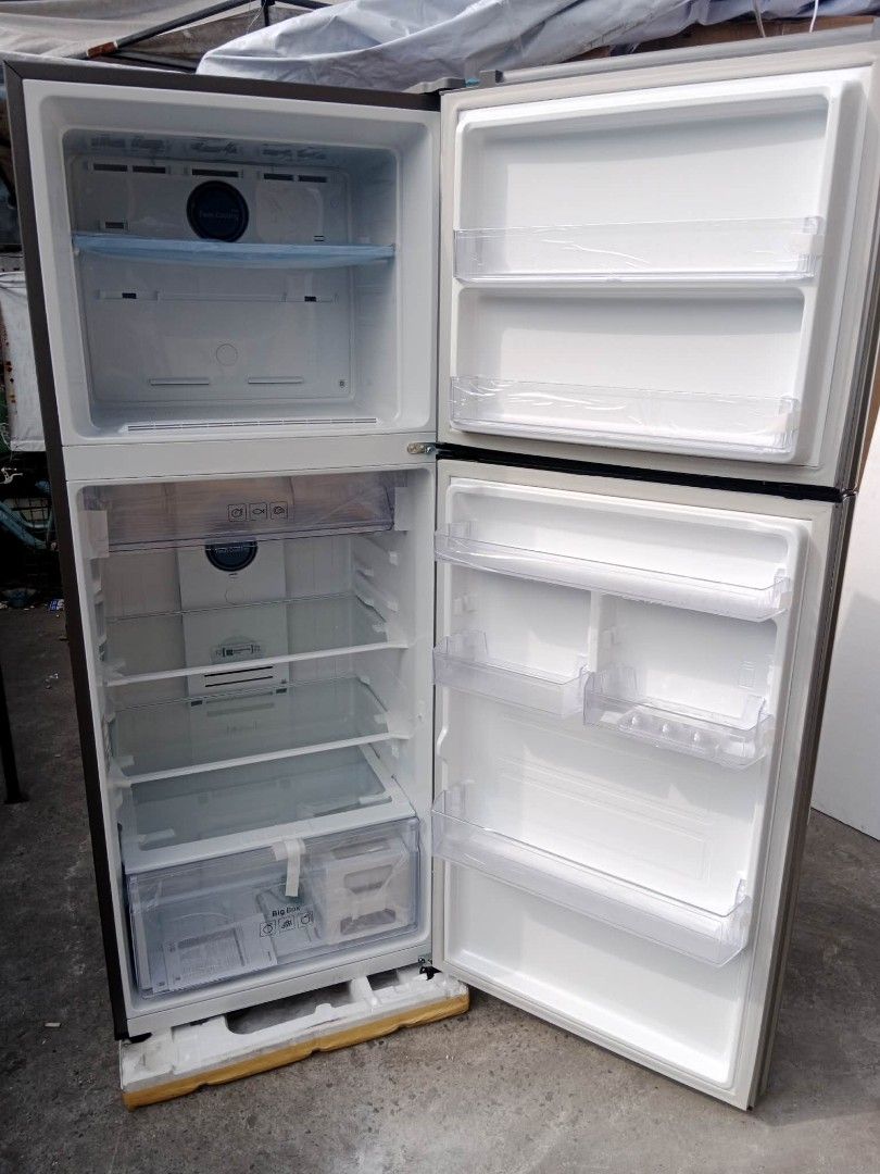 Samsung Inverter Ref (Category: Other Kitchen Appliances) located in Manila. Submitted by carou51104 (Listing ID 1432262690, Image 2). Description: For Sale : Samsung 2Door Ref * 13cubic ft. * No frost * Digital Inverter * Brandnew mall pull out * No issue Just message or call to 09164904661. Manila , location.