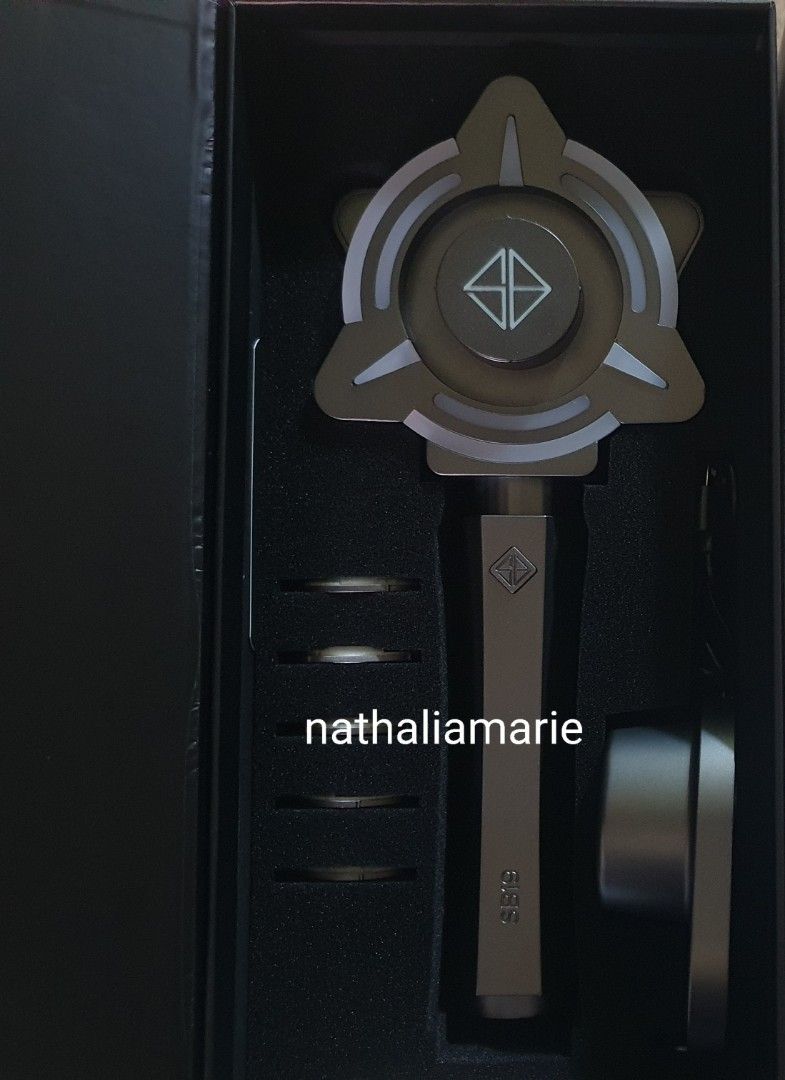 SB19 Official Lightstick Elesbi Dusk V4 (Category: Lighting) located in Manila. Submitted by ali_suson (Listing ID 1432349072, Image 1). Description: - Official SB19 lightstick - Includes original box and accessories - Features SB19 logo design - Comes with lightstick, charging port, and other accessories - Ideal for A'TIN fans.