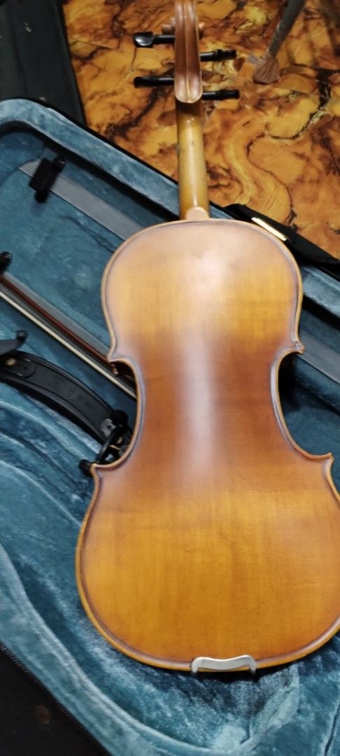 Shim Violin 3/4 Size with Bow (Category: Musical Instruments) located in Caloocan City. Submitted by rowely_jpn (Listing ID 1432235036, Image 2). Description: - 3/4 size violin - Includes bow and shoulder rest - Comes with a protective case - Warm, natural wood finish.