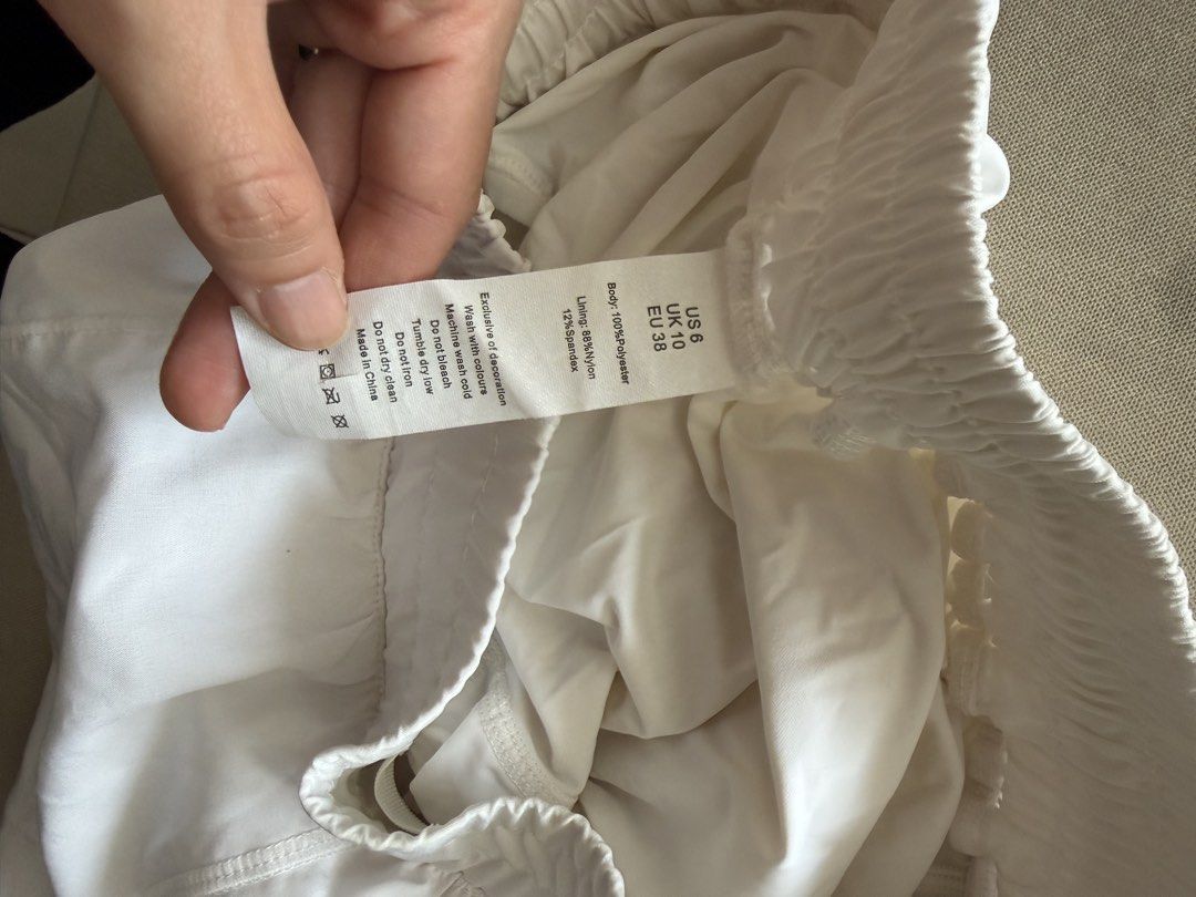 Shop Easy Active White Speed Running Shorts 2.5” (Category: Activewear) located in Quezon City. Submitted by decluttering_alot (Listing ID 1428044753, Image 3). Description: Size: small- medium Brand new! Never used, still very white, good as new RFS: have too many shorts.