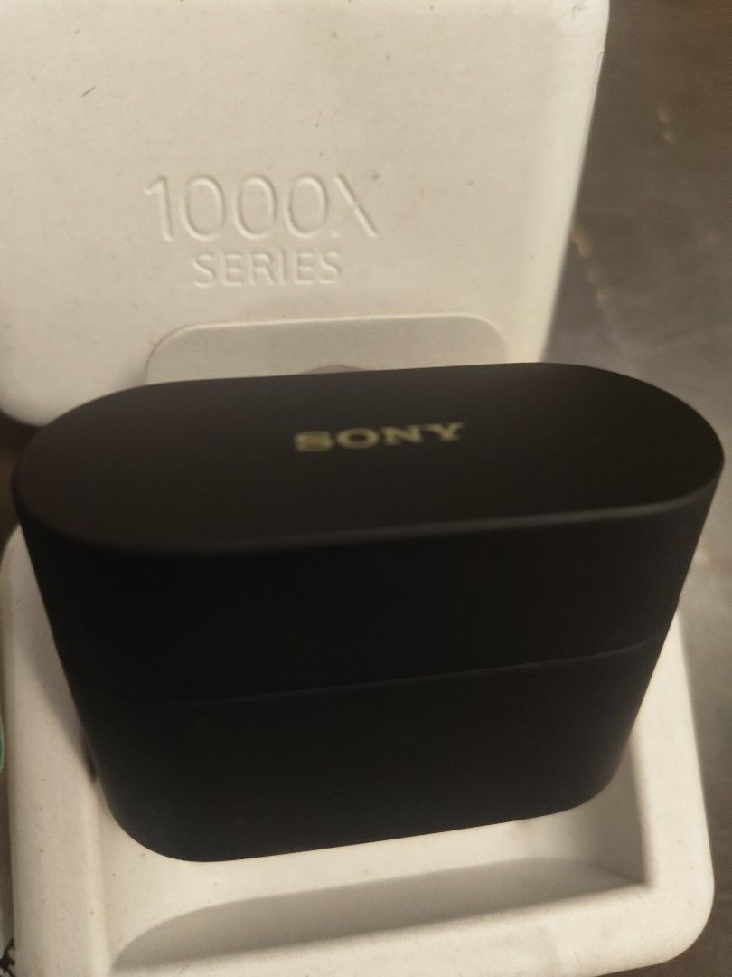 Sony WF 1000XM6 (Category: Earphones) located in Taguig. Submitted by dee.sy (Listing ID 1432211482, Image 3). Description: - Like new Sony wireless earbuds WF1000XM6 - Black from SONY store - charging case - complete with box - with Local SONY warranty.