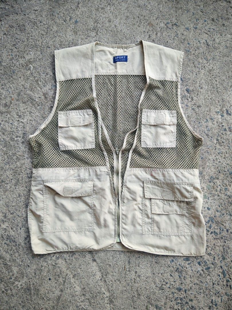 Sports Vest (Category: Vests) located in Manila. Submitted by justmecly (Listing ID 1432310132, Image 1). Description: W - 22 L - 28.