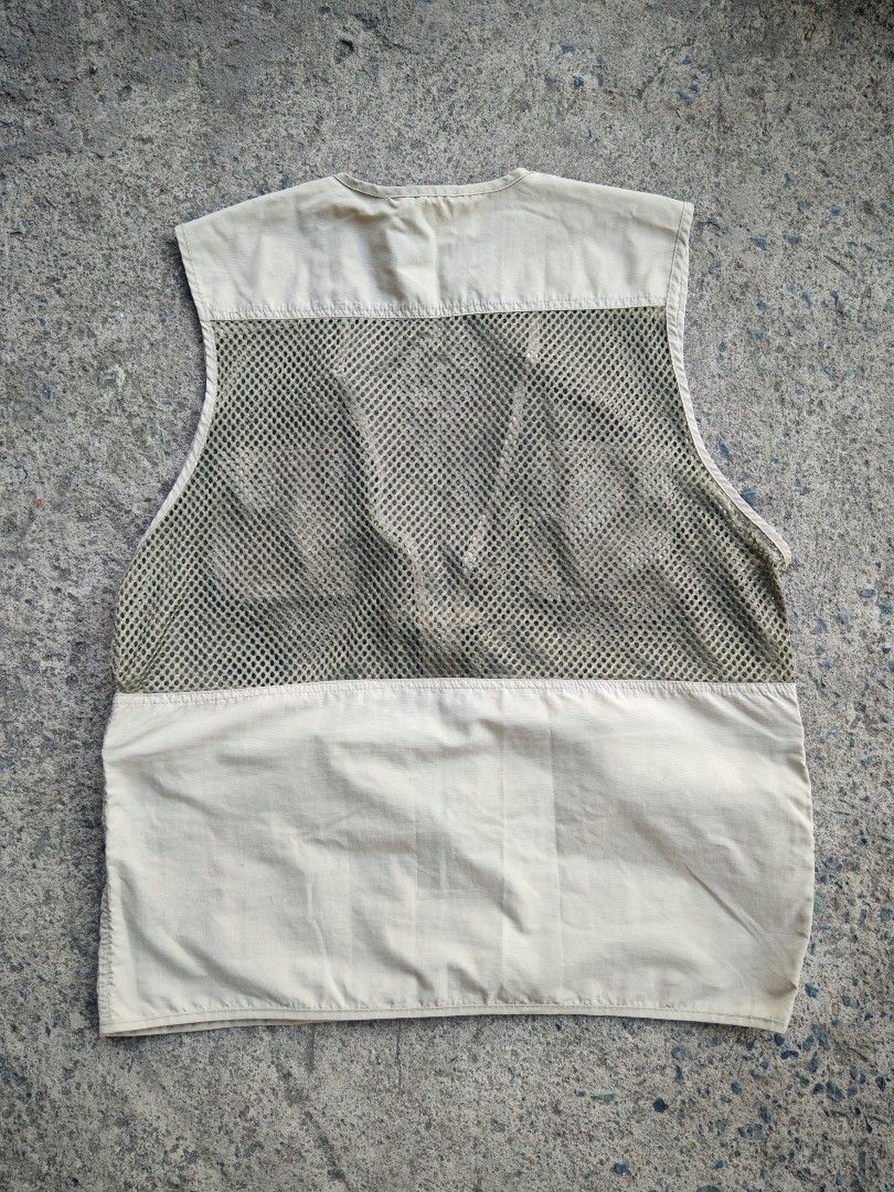 Sports Vest (Category: Vests) located in Manila. Submitted by justmecly (Listing ID 1432310132, Image 2). Description: W - 22 L - 28.