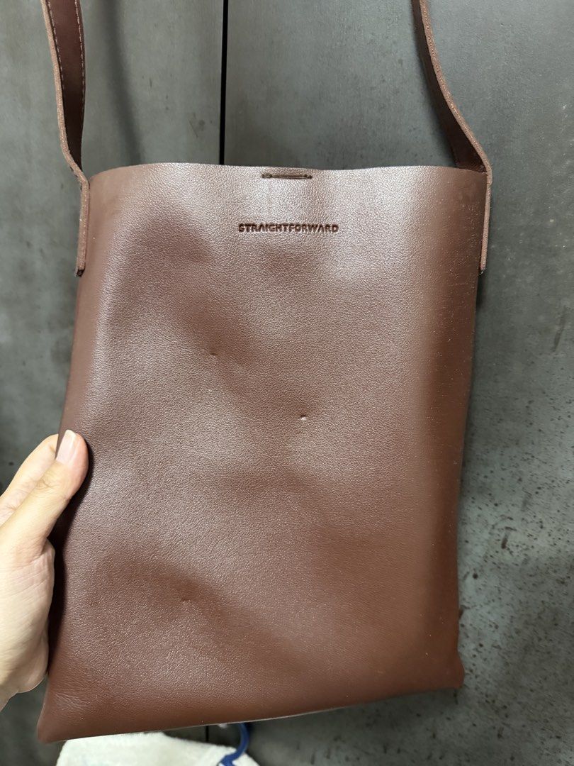 Straightforward Sling bag (Category: Cross-body Bags) located in Paranaque City. Submitted by beamnl (Listing ID 1432360045, Image 3). Description: .