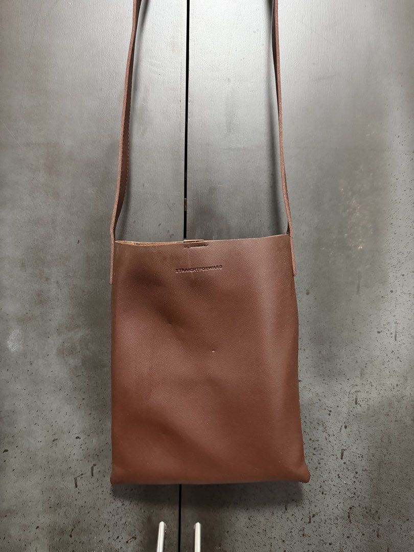 Straightforward Sling bag (Category: Cross-body Bags) located in Paranaque City. Submitted by beamnl (Listing ID 1432360045, Image 2). Description: .