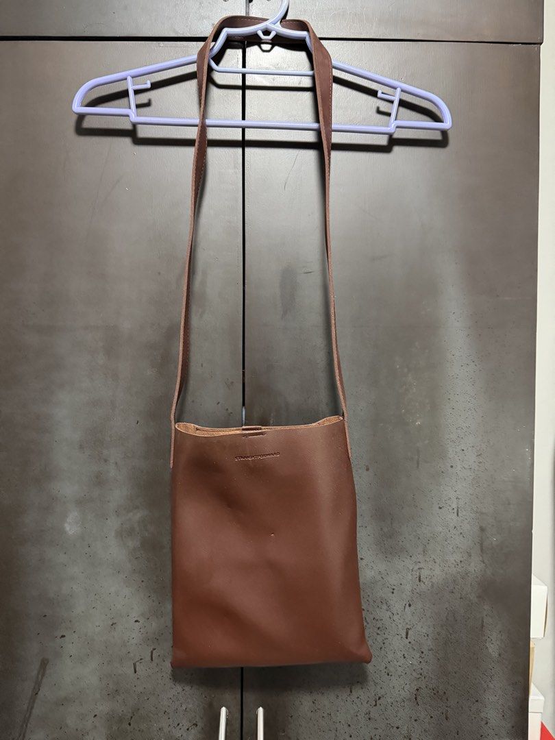 Straightforward Sling bag (Category: Cross-body Bags) located in Paranaque City. Submitted by beamnl (Listing ID 1432360045, Image 1). Description: .