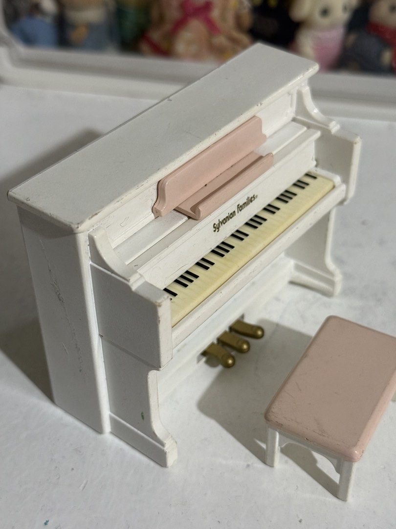 Sylvanian Families Vintage Pink & White Grand Piano Furniture Set w/ stool (Category: Kids Toys) located in Antipolo. Submitted by kiksy.closet (Listing ID 1432296275, Image 3). Description: - w/ chipped parts & dirt stains as seen on pics - check pics to evaluate condition.