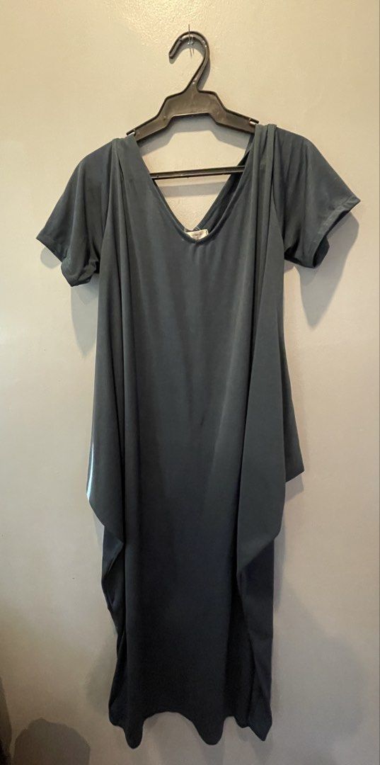 Teal V-Neck Dress (Category: Dresses) located in Muntinlupa City. Submitted by cheeeeky (Listing ID 1432283125, Image 1). Description: - teal V-neck dress - Short sleeves - Unique draped design - Made of soft, flowing fabric - Includes black hanger.