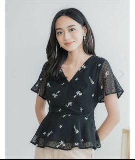 (Category: ) located in . Submitted by clothesrealm (Listing ID 1432334416, Image 1). Description: .
