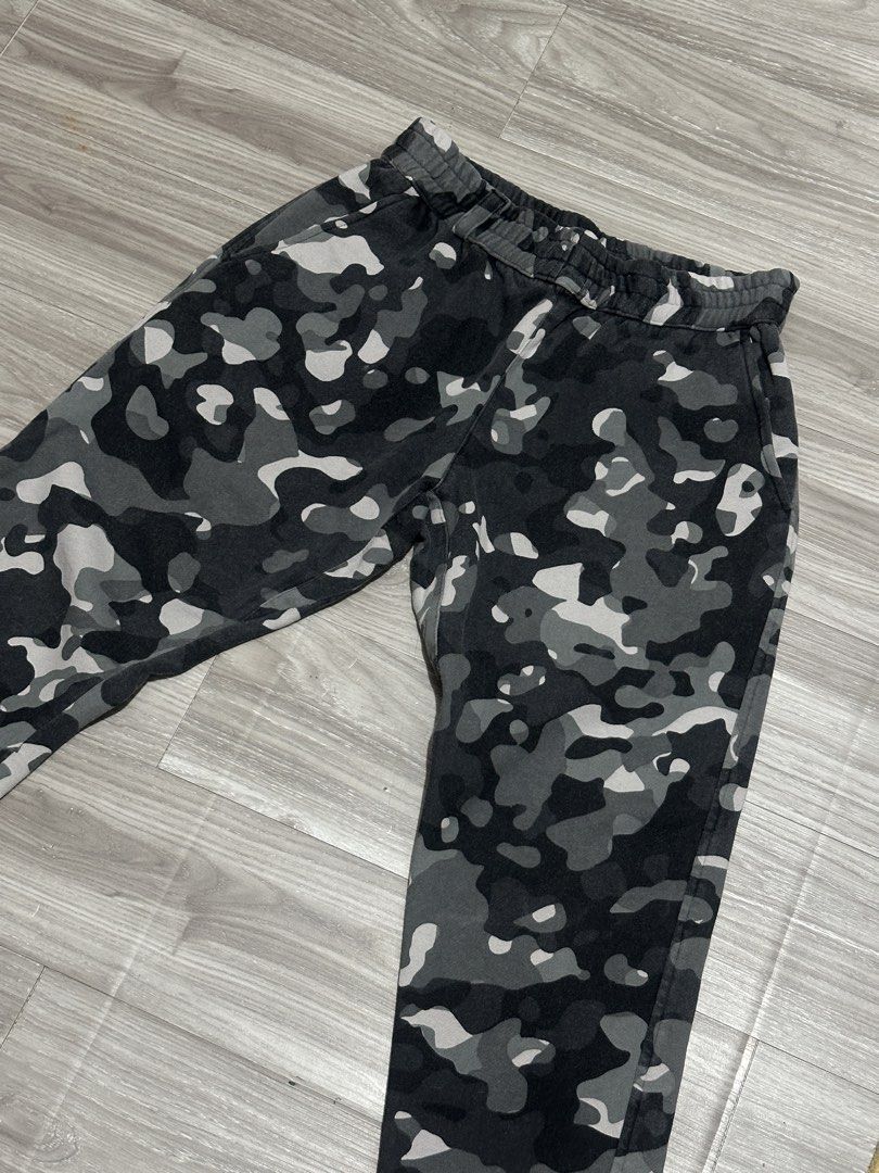 TMAC Camo and Green Cargo Pants ASPACK (Category: Joggers) located in Quezon City. Submitted by hypestuff.101 (Listing ID 1432302715, Image 3). Description: Tmac Camo Pants Size on tag: M Condition: 7.5/10 Color Rate: 7.5/10 L: 82 Green Cargo pants Size on tag: M Condition: 7.5/10 Color Rate: 7.5/10 L: 77 RFS: Decluttering.