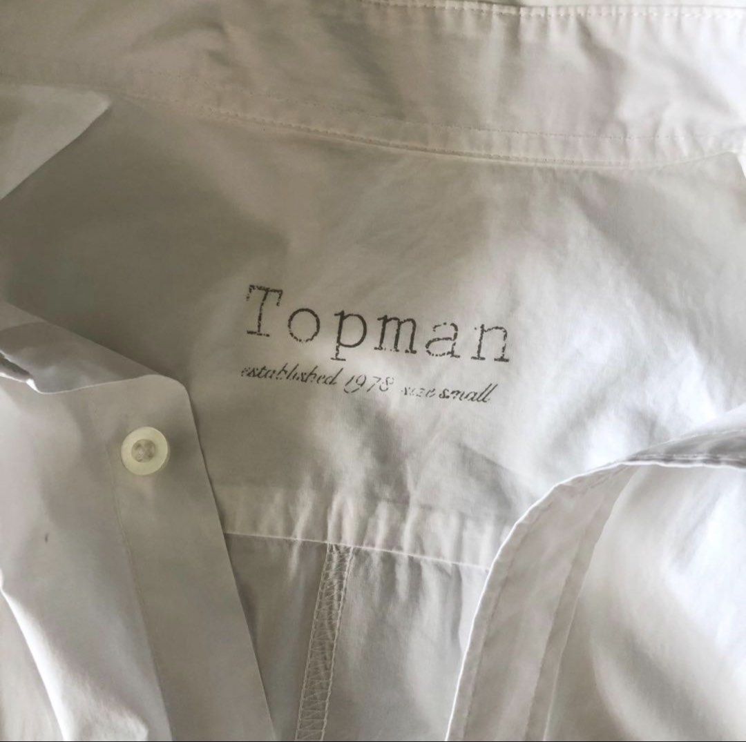 TOPMAN WHITE POLO FOR MEN BUTTON DOWN SHIRT (Category: Tshirts & Polo Shirts ) located in Mandaluyong City. Submitted by segundamanomanila (Listing ID 1432325096, Image 3). Description: - Slightly used. In good condition. - Brand: Topman - Size: Small - Chest: 91-96cm / 36-38inch - Length size : 74cm / 29inch - Color: White - Material: 100% cotton - With extra buttons attached - Original Topman brand - RFS: not using it anymore..