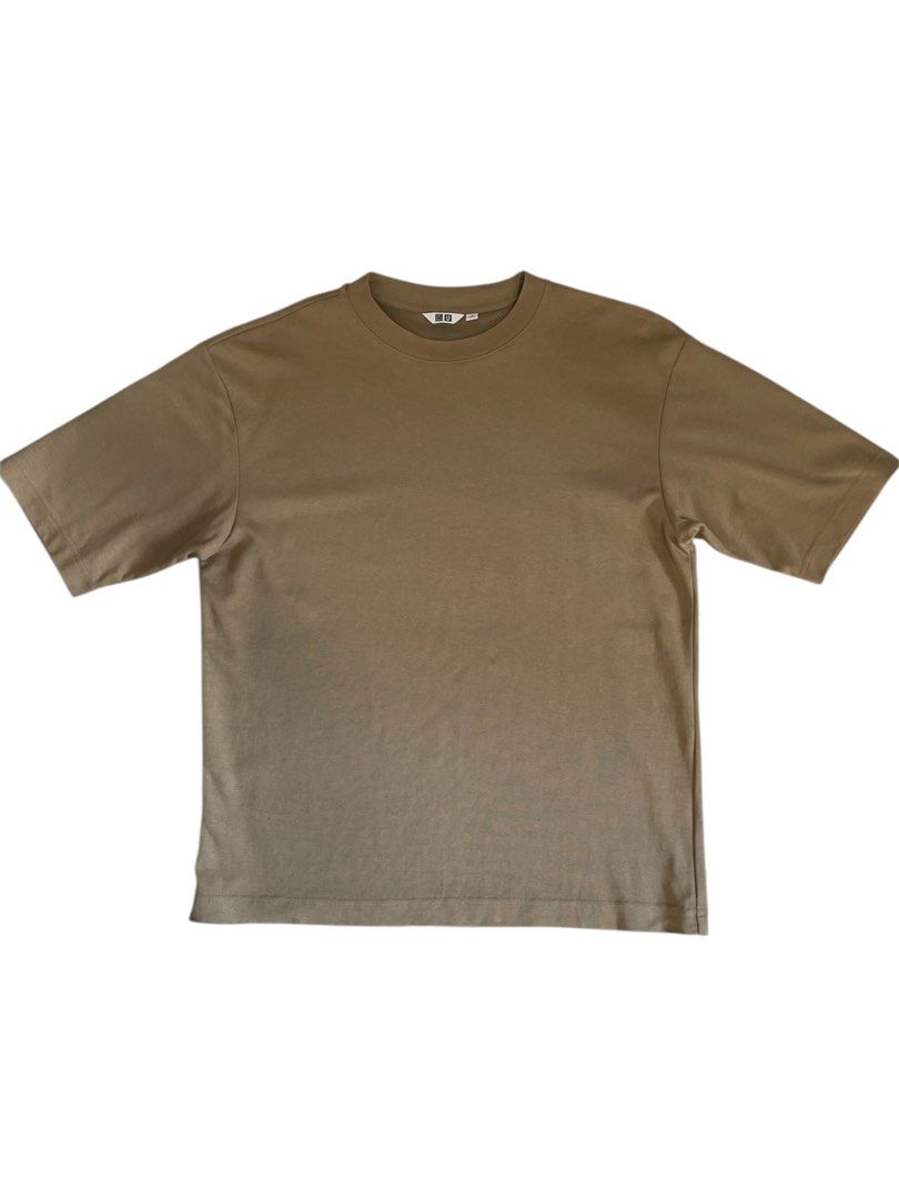 Uniqlo Airism T-Shirt (Category: Tshirts & Polo Shirts ) located in Manila. Submitted by commonselection (Listing ID 1432241021, Image 2). Description: Uniqlo Airism Medium 27x21 SRP: 790 Rfs: Decluttering.