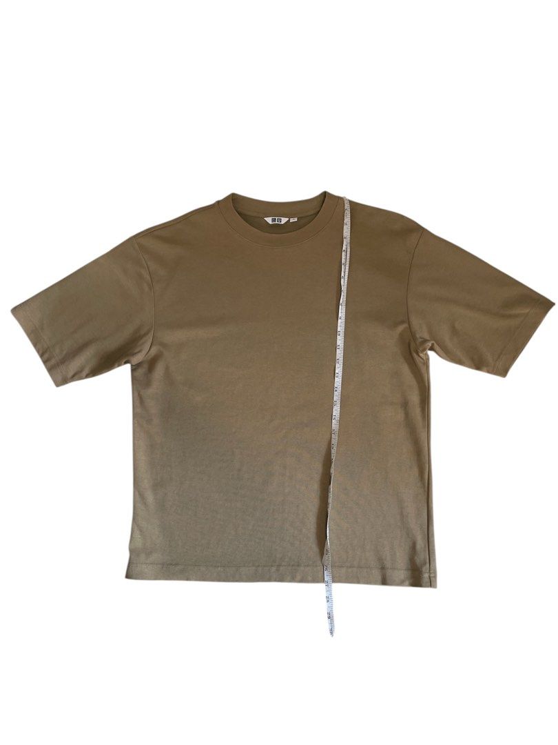 Uniqlo Airism T-Shirt (Category: Tshirts & Polo Shirts ) located in Manila. Submitted by commonselection (Listing ID 1432241021, Image 3). Description: Uniqlo Airism Medium 27x21 SRP: 790 Rfs: Decluttering.