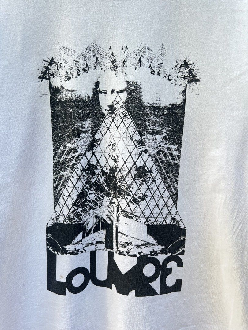 Uniqlo x Louvre (Category: Shirts) located in Cebu City. Submitted by gio_420 (Listing ID 1432202455, Image 2). Description: Uniqlo x with louvre Good condition Size small on tag No issue.