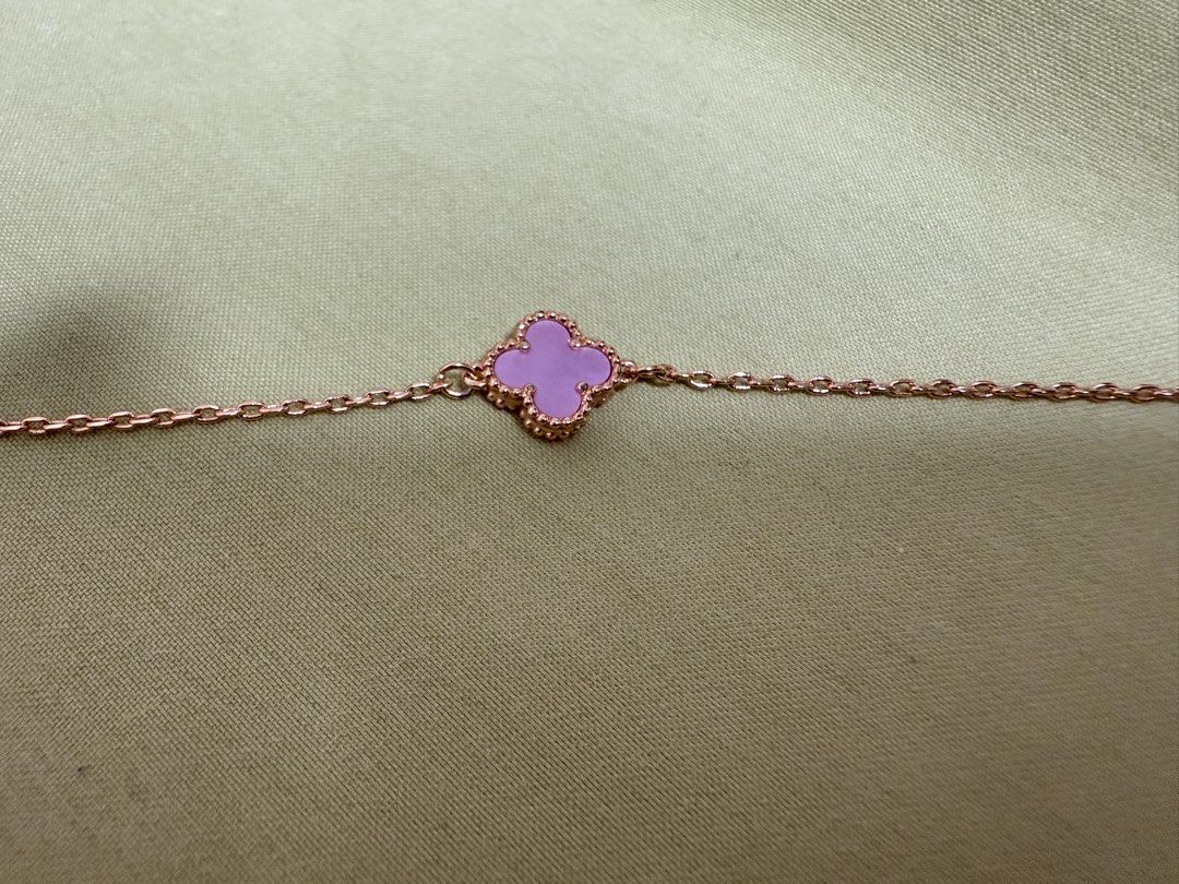VCA bracelet (Category: Accessories) located in Singapore. Submitted by linalina68 (Listing ID 1432328621, Image 2). Description: .