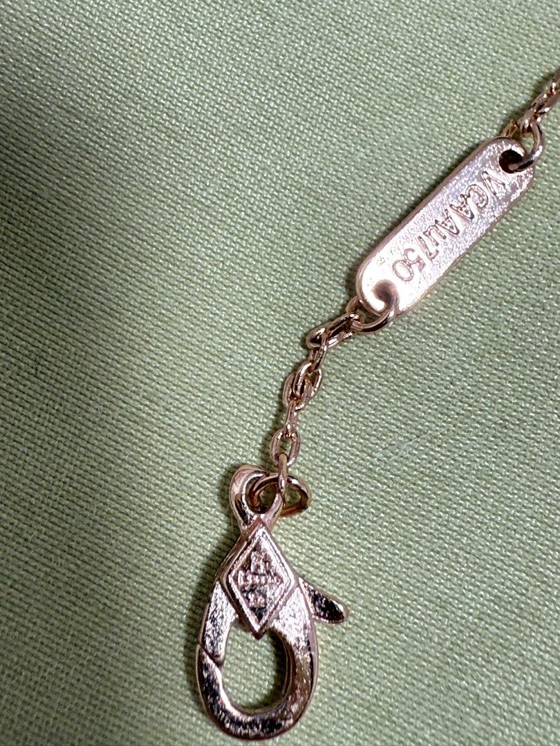 VCA bracelet (Category: Accessories) located in Singapore. Submitted by linalina68 (Listing ID 1432328621, Image 1). Description: .