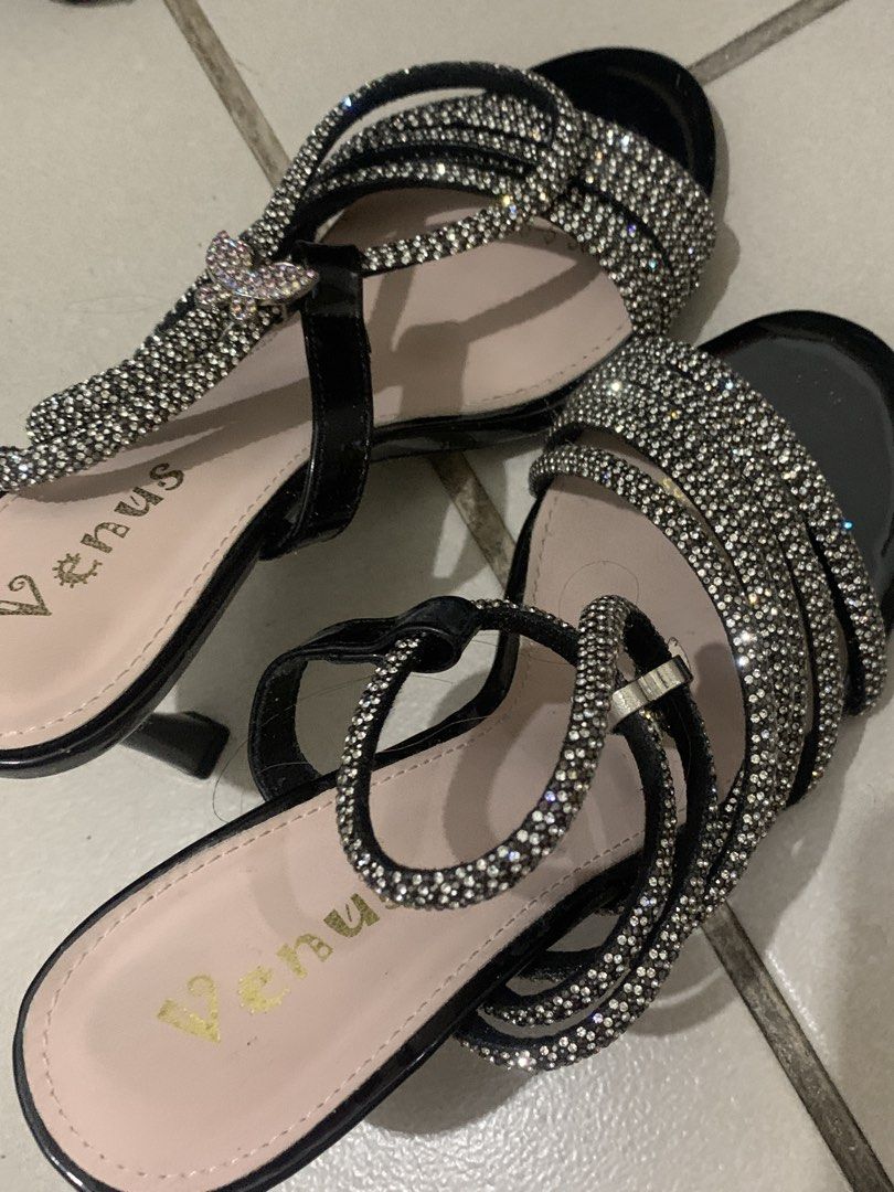 Venus Sparkle Heels (Category: Heels) located in Pasay City. Submitted by yang_mg21 (Listing ID 1432307231, Image 1). Description: Bought this for 1500 sa mall, and honestly once lang nagamit for prom nakita ko nalang na it was nakatambak ^^ Price is fixed guys! .