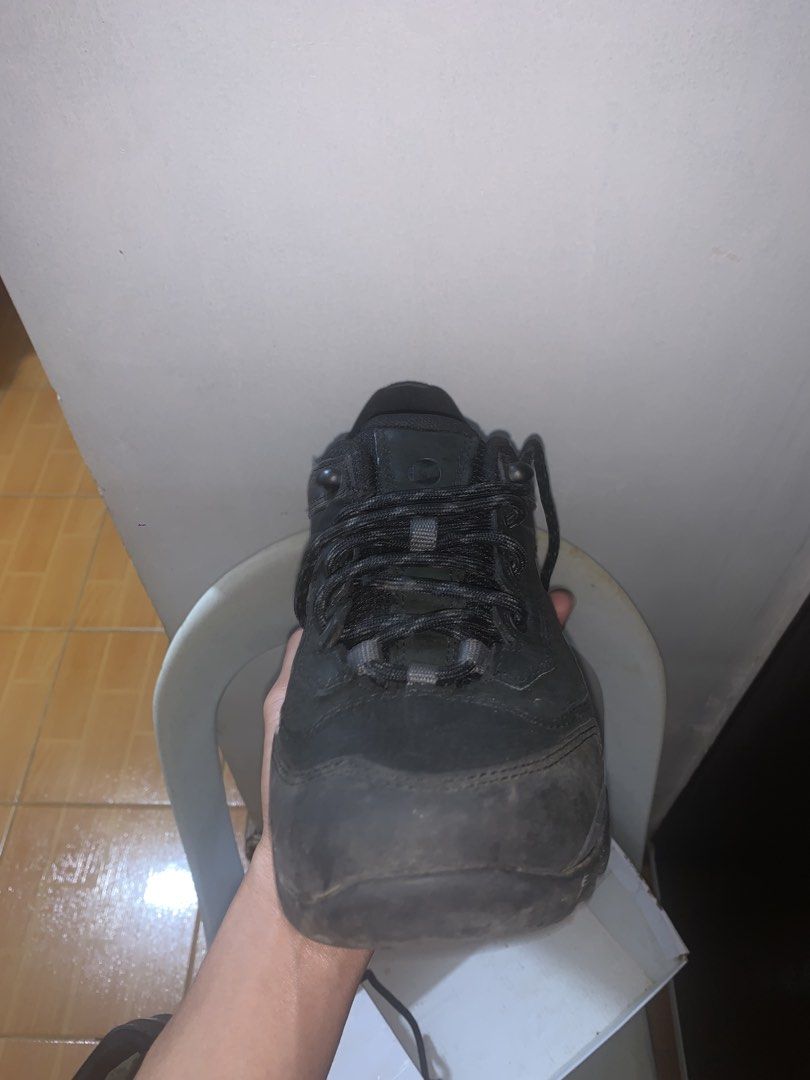 Merrell moab Low Vibram Black Hiking Shoes (Category: Sneakers) located in Manila. Submitted by nap_ukay (Listing ID 1432339838, Image 1). Description: - Black hiking shoes - Vibram soles for superior grip - Lace-up closure - Durable construction - Textured sole pattern - Low-cut design - Made of leather or similar material.