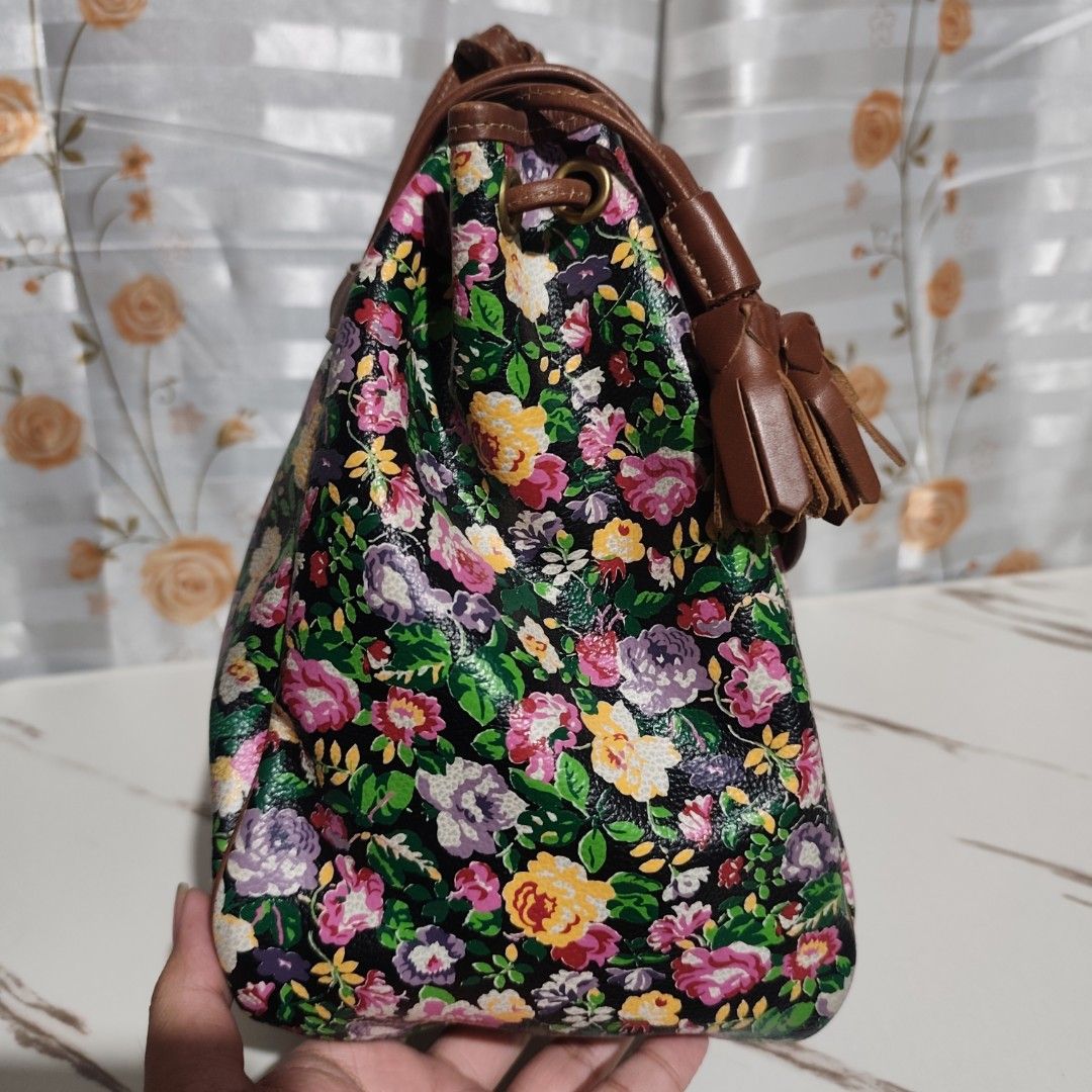 Vintage Kenzo Sling convertible to Backpack (Category: Backpacks) located in Binalonan. Submitted by jarnimzurccc (Listing ID 1432317301, Image 3). Description: JAPAN sourced! ✨🌸 YKK zipper. Plaid inner lining. With minimal signs of use. Bright color pa siya in person. Can be worn as sling bag and backpack Dimensions Height: 10.5 inches Length: 11 inches Width: 6.5 inches.