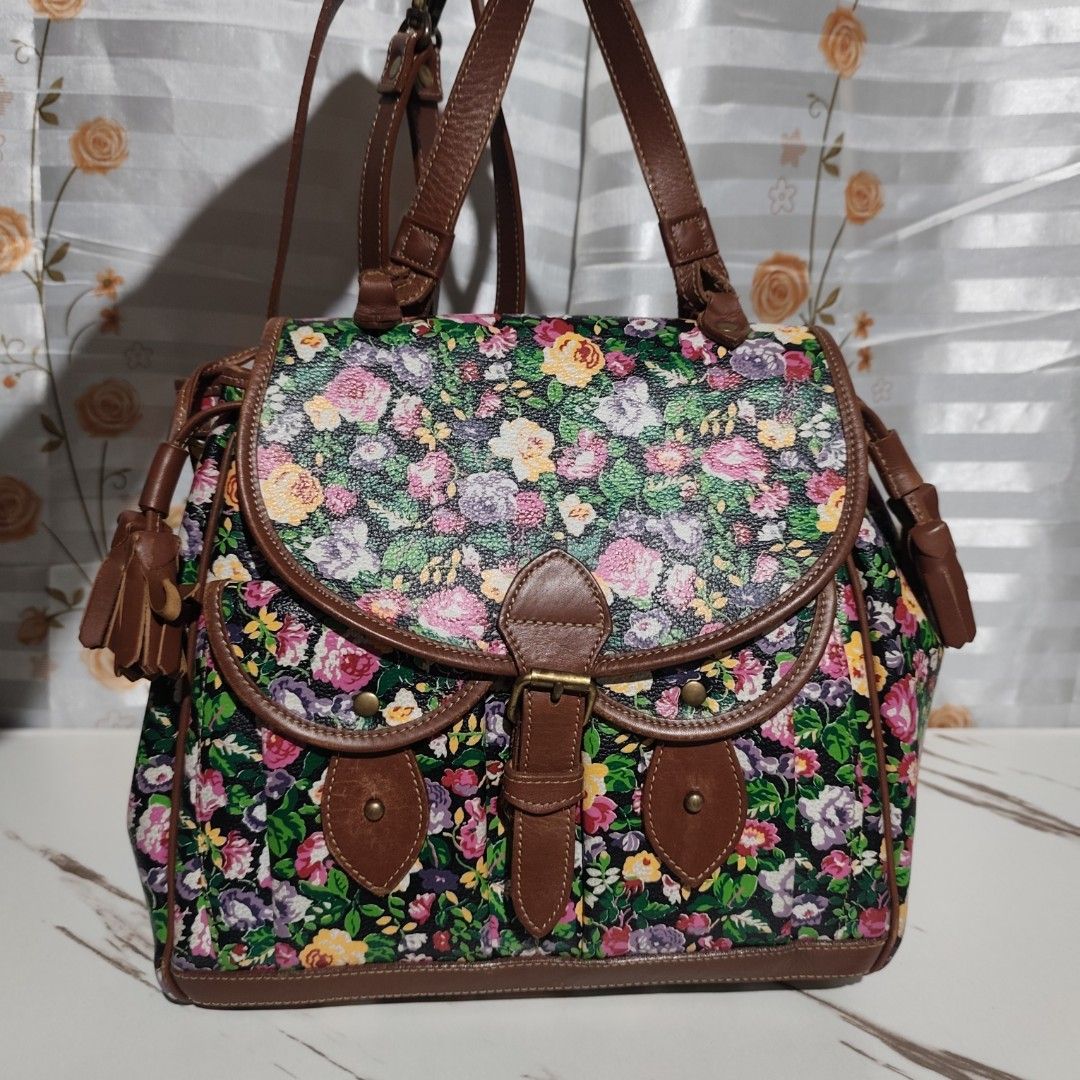 Vintage Kenzo Sling convertible to Backpack (Category: Backpacks) located in Binalonan. Submitted by jarnimzurccc (Listing ID 1432317301, Image 1). Description: JAPAN sourced! ✨🌸 YKK zipper. Plaid inner lining. With minimal signs of use. Bright color pa siya in person. Can be worn as sling bag and backpack Dimensions Height: 10.5 inches Length: 11 inches Width: 6.5 inches.