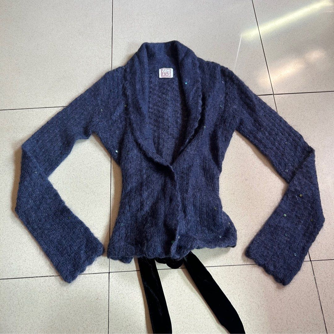 Vintage Sequin Cardigan Tie Top (Category: Longsleeves) located in Quezon City. Submitted by rouge45 (Listing ID 1432307057, Image 1). Description: Xs-small Unique piece Shipping via j&t (44 pesos within mm, grab, lalamove) Will be posting more items. See my listings! 🪡🧵.