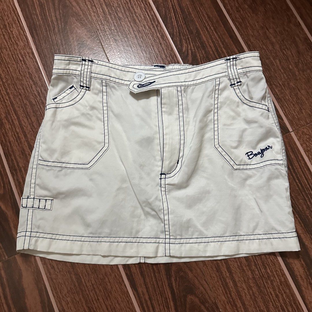 white cargo skirt (Category: Skirts) located in General Trias. Submitted by misasells (Listing ID 1432356260, Image 2). Description: waist: 24” length: 11”.