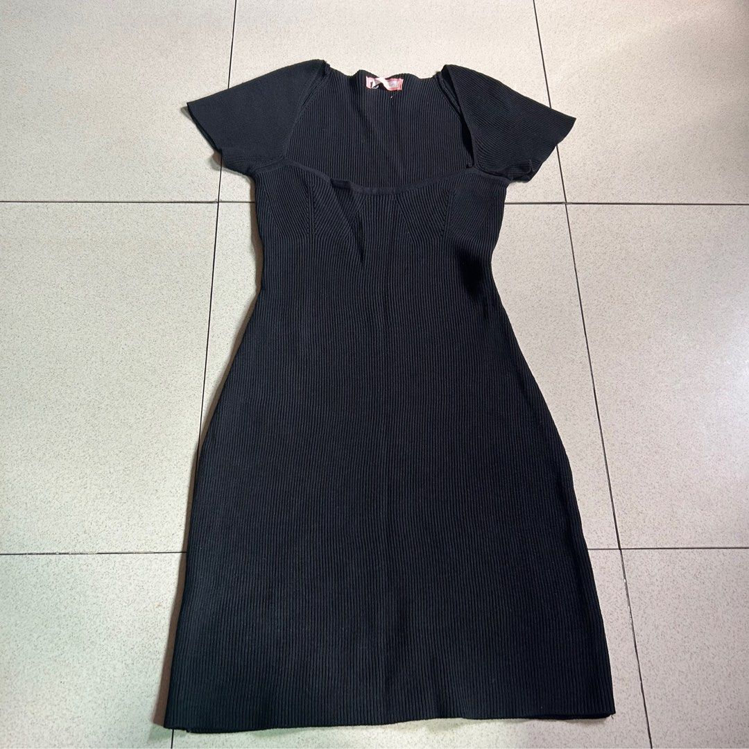 Y2k Knitted Bustier Black Dress (Category: Dresses) located in Quezon City. Submitted by rouge45 (Listing ID 1432306576, Image 1). Description: High quality fabric! Best fit small Shipping via j&t (44 pesos within mm, grab, lalamove) Will be posting more items. See my listings! 🪡🧵.